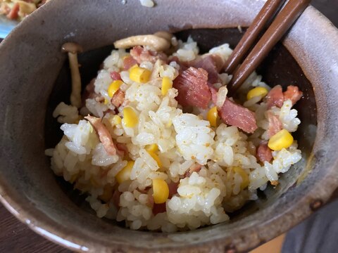 きのことベーコンのカレーピラフ(缶詰コーン入り)